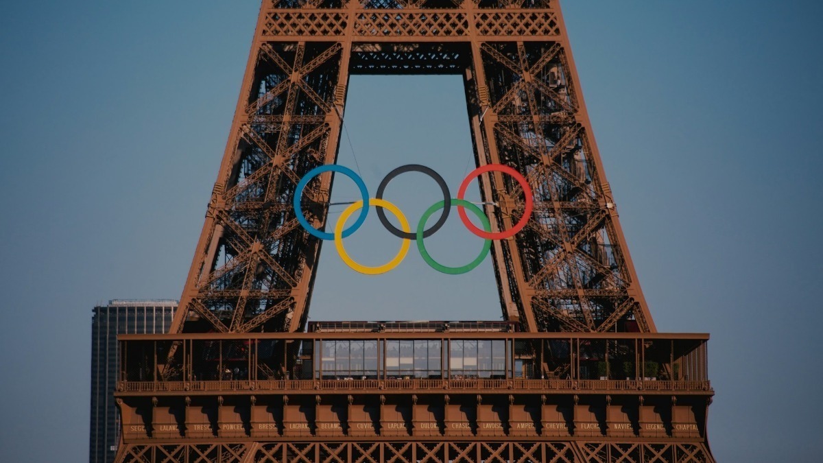 arcos olímpicos na torre eiffel em paris, olimpíadas