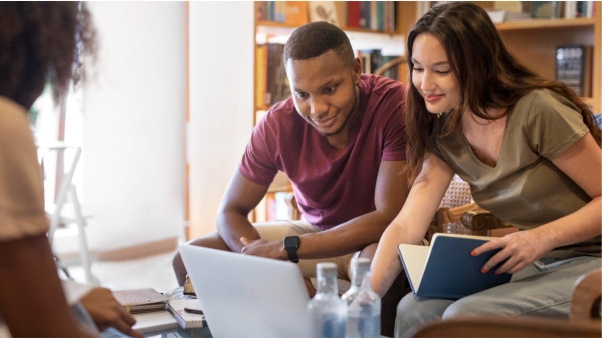 alunos conversando e estudando, metodologia imaginie enem 900+