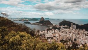 vista aérea da baía de guanabara no rio de janeiro, densidade populacional brasil